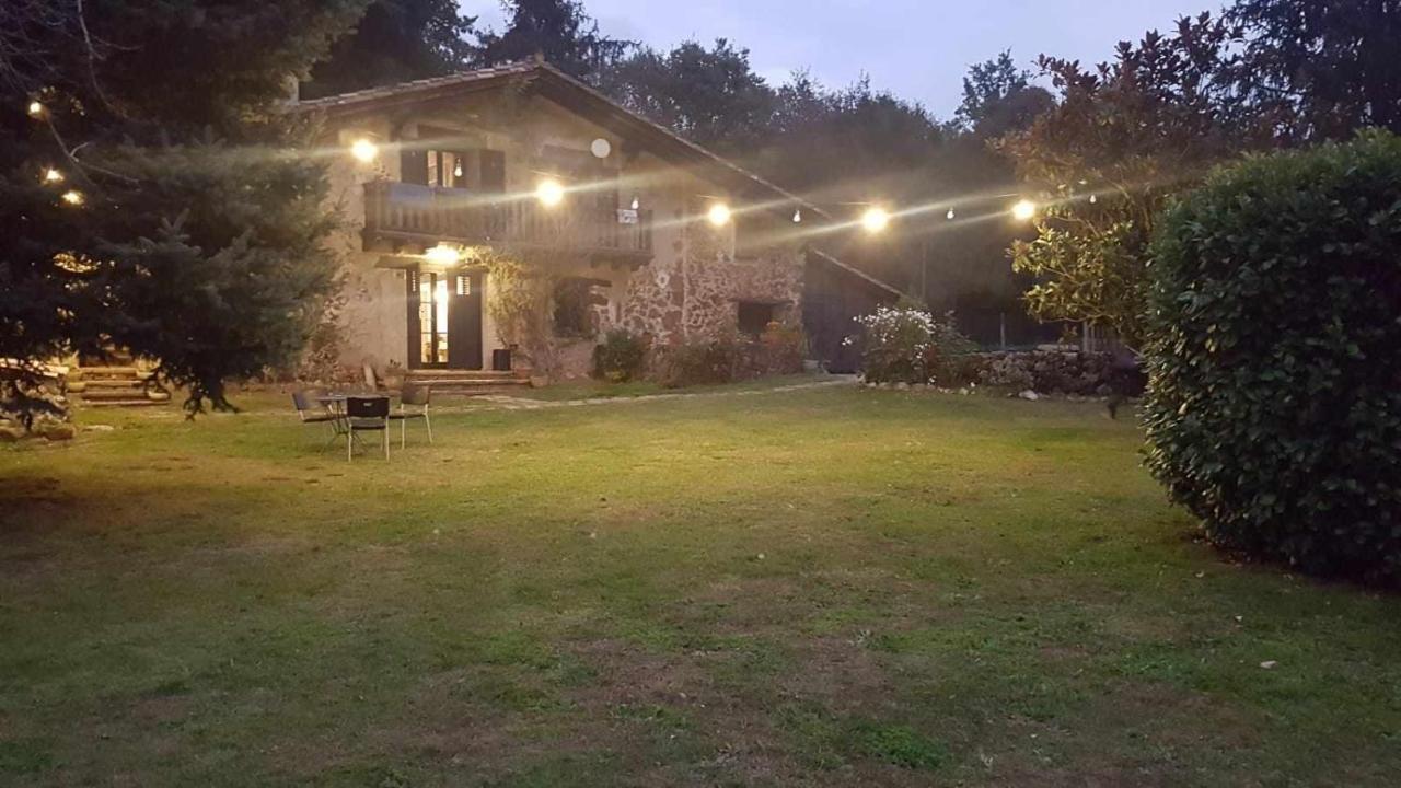 Mas Els Plans La casa pensada para perros que viajan con sus humanos Olot Exterior foto