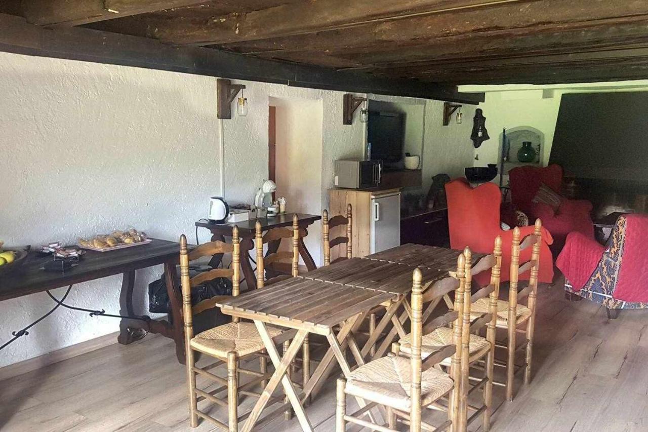 Mas Els Plans La casa pensada para perros que viajan con sus humanos Olot Exterior foto