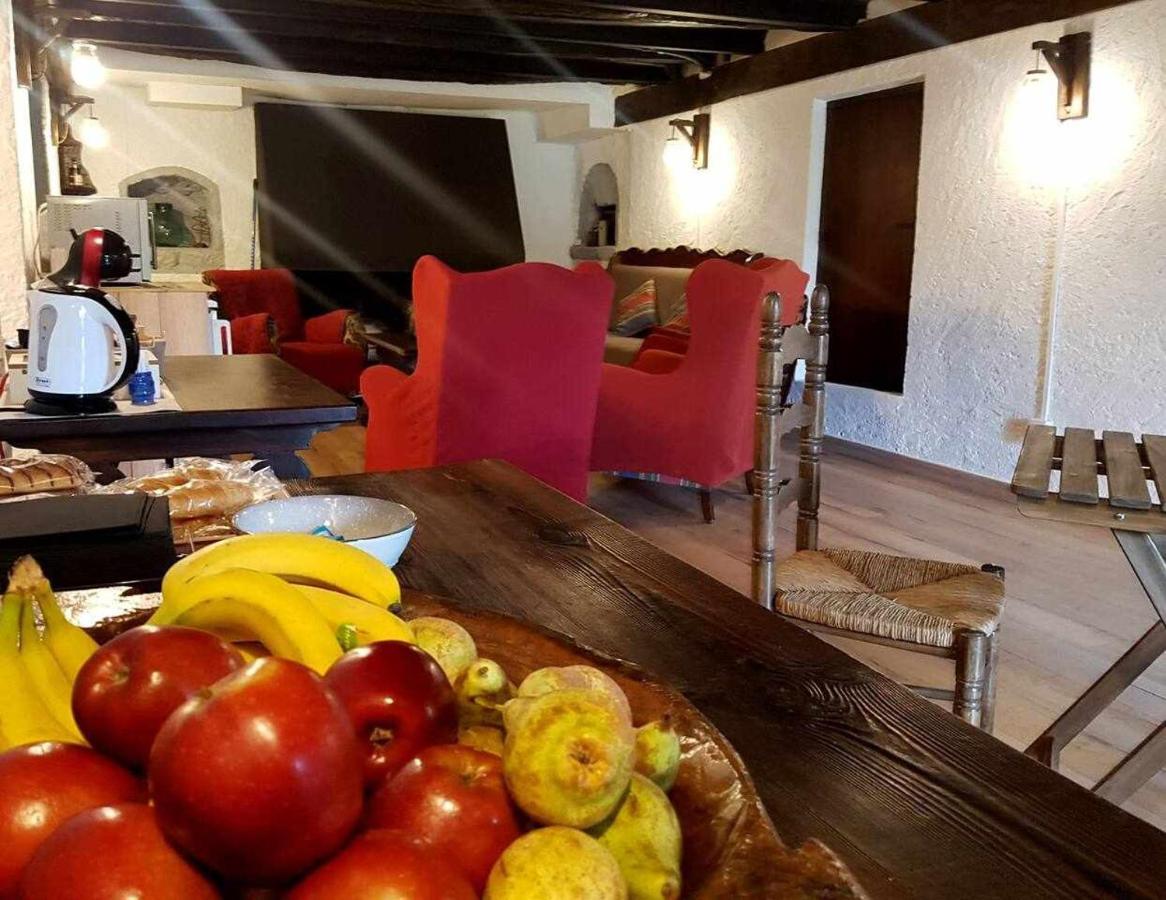 Mas Els Plans La casa pensada para perros que viajan con sus humanos Olot Exterior foto